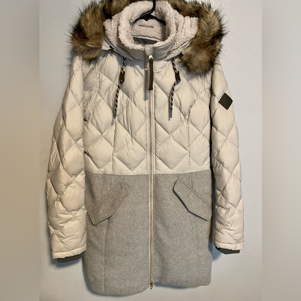 *Flawed gem - see photos* Eddie Bauer Cream and Gray Quilted Hooded Coat
